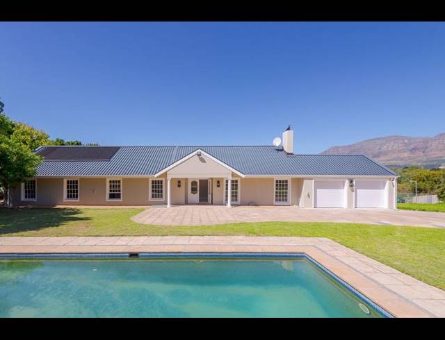 5 BEDROOM PROPERTY TO RENT IN CONSTANTIA